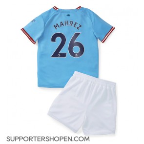 Manchester City Riyad Mahrez #26 Hemmatröja Barn 2022-23 Kortärmad (+ korta byxor)